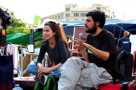 Enric Duran, speaking, and Nuria Guell at Occupy Catalunya Square in Barcelona, June 2011. Wikimedia/Zoraida Rosell. Some rights reserved.