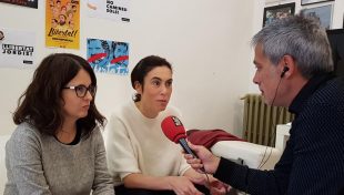 Foto RAC1, Albert Om entrevistant a Sussana Barreda i Txell Bonet